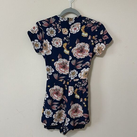 NWT Bloomingdale’s Exclusive AQUA Tie-Front Floral Romper - Picture 7 of 7